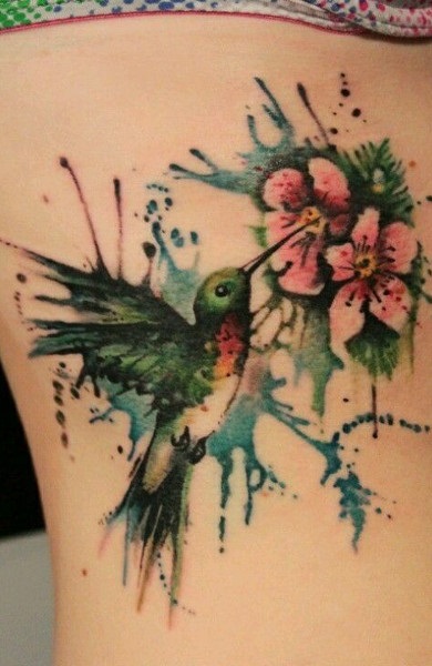 Înțelesul unui tatuaj cu o pasăre humming