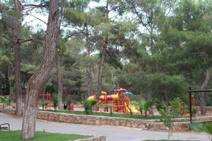 Zoo Antalya mai mult de 80 de specii de animale