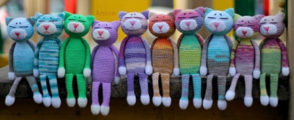 Amigurumi schema de pisici pentru a face o pisica simon si o perna de pisica