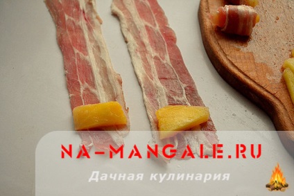 Ananas în bacon în cuptor - rețetă gustare la cald cu fotografie