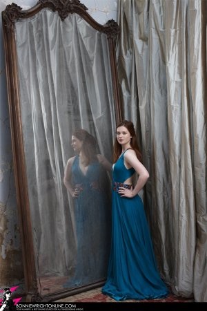 Bonnie Wright a hadsereg Dumbledore és a gyermekek az epilógus (Harry) Bonnie Wright Dumbledore Serege és a gyerekek az epilógus
