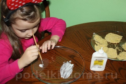 Buchet de flori pe 8 martie cu propriile mâini (din materiale la îndemână, o clasă de master), o cutie de idei și