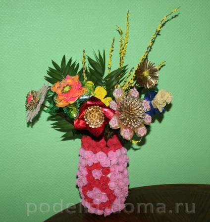 Buchet de flori pe 8 martie cu propriile mâini (din materiale la îndemână, o clasă de master), o cutie de idei și