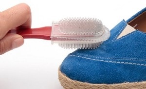 Tisztító bőr cipő mérföldköveket és tanácsokat takarítás cipő készült velúr