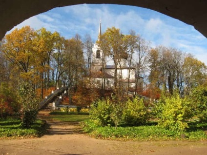 Látnivalók és emlékek Puskin Svyatogorsk kolostor a hegyek