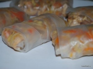 Mâncare de la eliberarea de rulouri de primăvară prăjită croșetată cu pui și creveți (rulouri de primăvară thai)