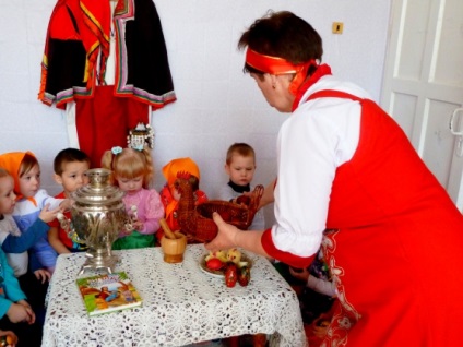 Folklórfesztivál az első junior csoport „Húsvéti összejövetelek körül Darina”