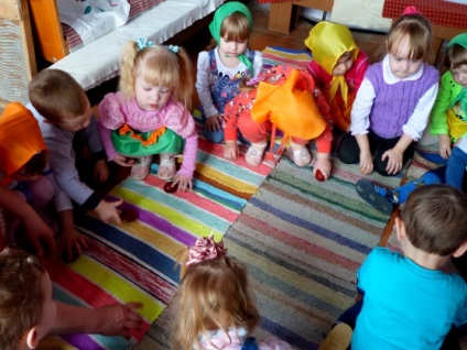 Folklórfesztivál az első junior csoport „Húsvéti összejövetelek körül Darina”