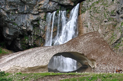 Gega Falls este o priveliște minunată a Abhaziei