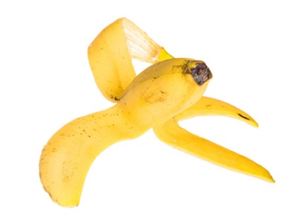 Cum să vă albiți dinții cu o coajă de banană
