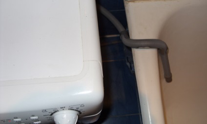 Hogyan kell csatlakoztatni a mosógépnek a vízellátás és csatornázás egyedül - részletes használati
