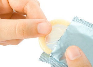 Cum să purtați în mod corespunzător o fotografie, video, instrucțiuni de utilizare, sfaturi și avertismente pentru prezervativ