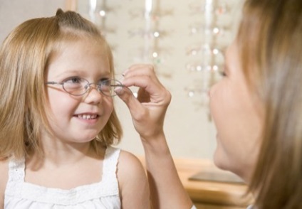 Cum să predați copilului ochelari
