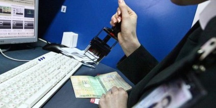 Як перевірити борги перед виїздом за кордон