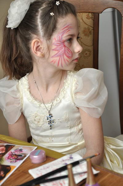 Hogyan készítsünk egy make-up lánya március 8-án az óvodában