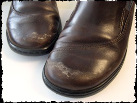 Cum să protejeze pantofii de sare și să elimini petele de sare