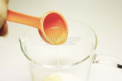 Crema de față cu ulei de vanilie și extract de grapefruit cu mâinile proprii