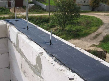 Montarea Maueratului pe peretele blocurilor de silicat de gaze