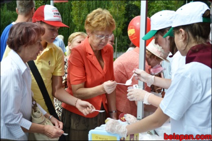 Food Festival Battle főz, találgatás a túró és a hattyú az Apple-től