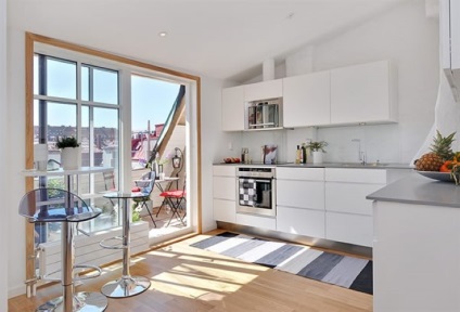 Bucătărie cu balcon (51 fotografii) video-instrucțiuni pentru instalarea de către dvs., ideea de a decora fereastra cu
