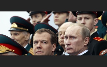 Medvedev și Putin sunt criticați pentru ședința pe parada victoriei