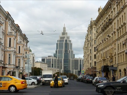 Mkk - arme - un zgârie-nori într-o banda de gunoi din Moscova