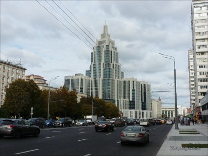 Mkk - arme - un zgârie-nori într-o banda de gunoi din Moscova