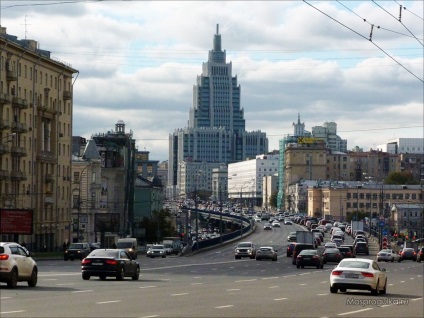 Mkk - arme - un zgârie-nori într-o banda de gunoi din Moscova