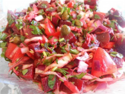 Salată delicioasă cu varză și sfeclă roșie