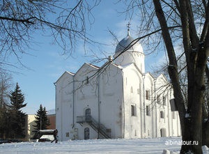 A Novgorod Kreml a nagy Novgorodban és a szofiai székesegyház turisztikai vonzerejében és fotójával foglalkozik