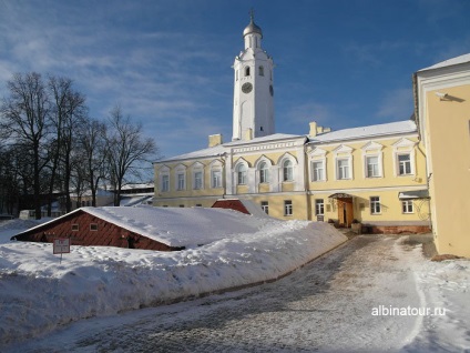 A Novgorod Kreml a nagy Novgorodban és a szofiai székesegyház turisztikai vonzerejében és fotójával foglalkozik