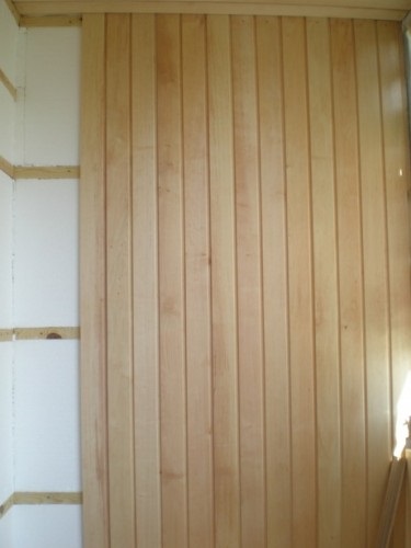 Acoperirea (căptușirea) pereților camerelor și balconului cu panouri din plastic și din lemn cu propriile mâini