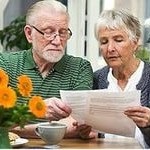 Menținerea pensionarilor în bancă și acordarea de asistență financiară