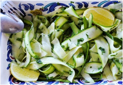 Salate de toamnă din legume sezoniere 11 dintre cele mai delicioase și rețete utile!