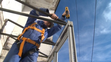 Befejező loggiák fa belső burkolat és üvegezés lehetőségeket, video utasítást, fotók