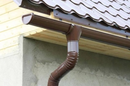 Eliminarea apelor pluviale de pe acoperișul elementelor de casă ale sistemului de scurgere, caracteristici și caracteristici de instalare