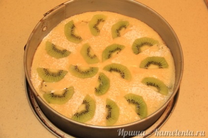 O plăcintă cu o rețetă kiwi cu o fotografie despre cum să gătești o plăcintă cu kiwi în cuptor, o rețetă simplă plăcintă cu un kiwi