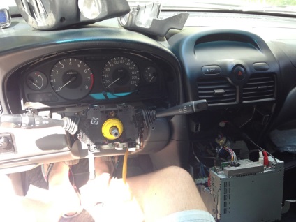 Conectarea butoanelor regulate din volan la pionierul casetei radio