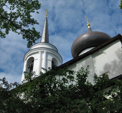 Munții Pushkin din Mănăstirea Svyatogorsky St. Uspensky și mormântul pe