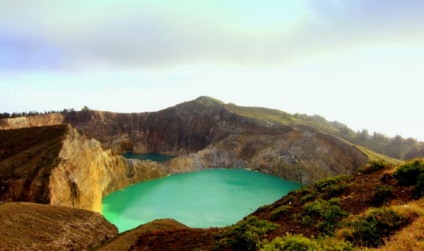 Lacuri crater multicolore
