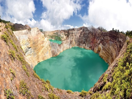 Lacuri multicolore kelimutu anomalie geologică în Indonezia