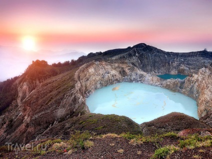 Lacuri multicolore kelimutu anomalie geologică în Indonezia