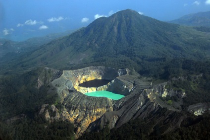 Lacuri multicolore de vulcan kelimutu, Indonezia (24 fotografii)