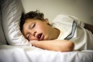 Copilul snoreste decat vindeca pentru a aduce rapid somnul inapoi la normal