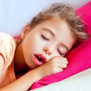 Copilul snoreste decat vindeca pentru a aduce rapid somnul inapoi la normal