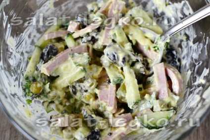 Saláta szilva és kolbász recept fotókkal friss uborka