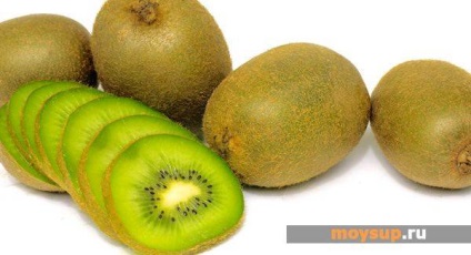 Salată cu pui și kiwi 