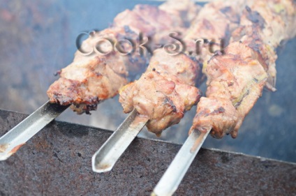 Shish kebab din carne de porc cu kiwi - rețetă pas cu pas cu feluri de mâncare de fotografie și de carne