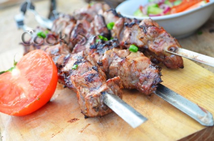 Shish kebab din carne de porc cu kiwi - rețetă pas cu pas cu feluri de mâncare de fotografie și de carne