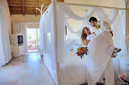 Nuntă simbolică în plaja barcelo dominicană a hotelului